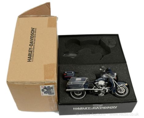 Die-cast Promotions (ERTL) 1/12th scale Motorcycle 10519 Harley Davidson FLH TCU Ultra Classic Electoglide "New York Yankees"