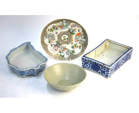 Four pieces of Chinese ceramics, comprising: a celadon bowl, decorated with lotus petals on the exterior, 16.5 cm diameter; a