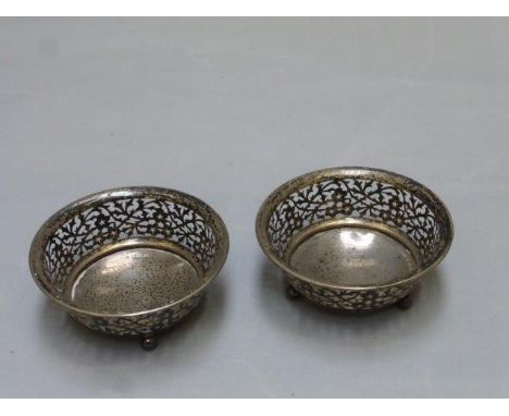Two pierced silver dishes, maker Graham Manufacturing Co., Birmingham 1915.