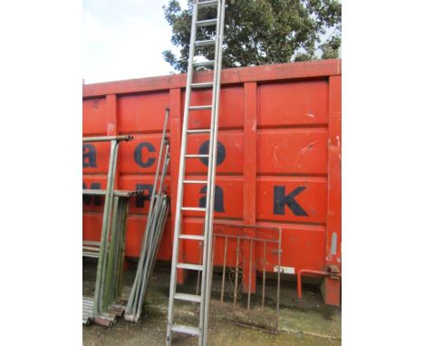 Deep tread high ladder