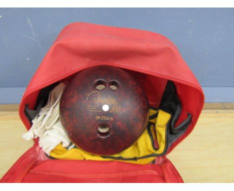 Vintage 1980's Columbia 300 bowling ball in bag