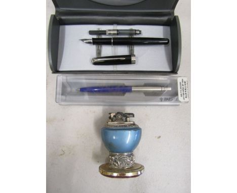 2 Parker pens and a Ronson lighter