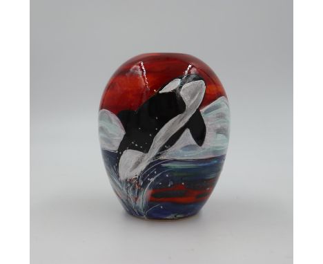 Anita Harris orca vase, signed in gold, no cracks or chips, H: 17 cm. UK P&amp;P Group 2 (£20+VAT for the first lot and £4+VA