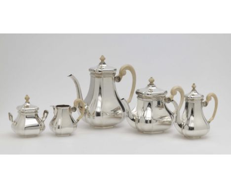 Kaffee-/Teeservice, fünf TeileNiederlande, 1962 - 1964, Meister VKB Silber. Elfenbeingriffe und - knäufe. Facettierte Baluste