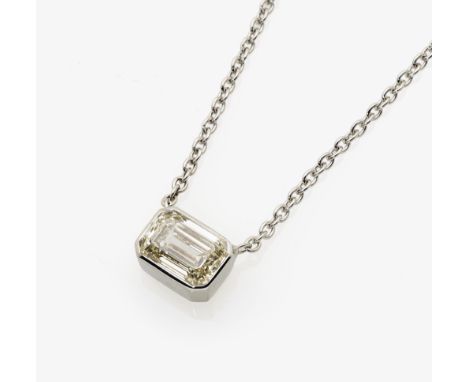 Anhängerkette mit einem Solitär Diamanten im Emerald CutDeutschland Weißgold 750/-, gestempelt. 1 Diamant im Emerald Cut, 1,3