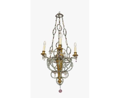 Lüster, dreiflammigItalien, 19. Jh. Holz, gold gefasst. Glas. Balusterschaft mit aufgezogenen Glaskugeln und -rosetten. Elekt