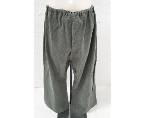 HOW THE GRINCH STOLE CHRISTMAS (2000) - 'WHO' GREY DENIM PANTSGreen/Grey very large twill bottoms accompanied by a Premiere P