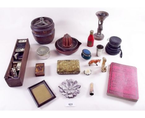 A Bakelite lemon squeezer, bone dominoes and other collectables 