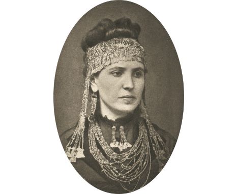 Schliemann, Sophia -- Photographer unknown. Portrait of Sophia Schliemann wearing the Treasure of Priam. 1873. Photogravure i