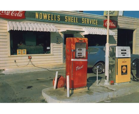 Eggleston, William -- Webb, Mississippi. 1969/printed 1990s. Dye transfer print. 36,5 x 55 cm (45 x 57 cm). Unsigned, with pr