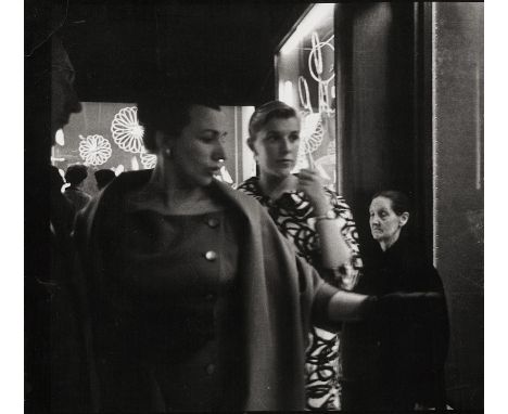 Fischer, Arno -- West Berlin, Kurfürstendamm. 1958. Vintage gelatin silver print on doubleweight paper. 26,5 x 29 cm. Signed 