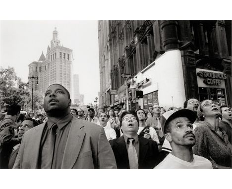 Witty, Patrick -- New Yorkers, September 11, 2001. Chromogenic print on Kodak Royal paper. 23,4 x 34,5 cm (27,8 x 39,8 cm). A