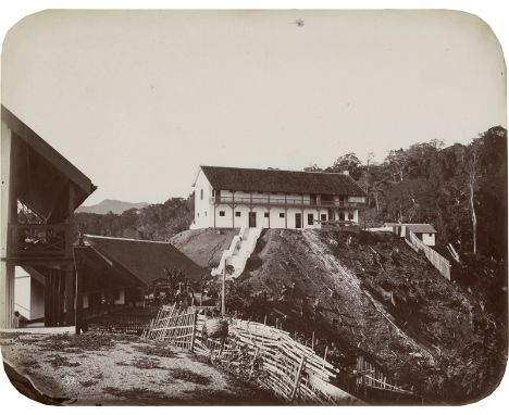 Woodbury, Walter Bentley / James Page -- "Atjeh (Aceh) - Eingang in den Kraton" (entrance to the Palace district); Poeloe bra