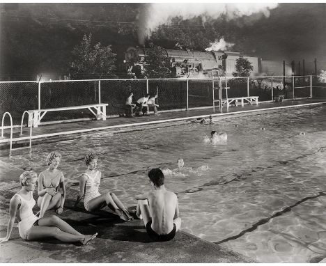 Link, O. Winston -- "Swimming Pool, Welch, West Virginia". 1963/printed 1984. Gelatin silver print. 50,4 x 40,5 cm. Signed an