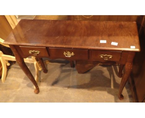 Mahogany console table with three drawers on cabriole legs 90 x 30 x 70 H cm 