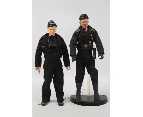 Dragon - Two unboxed Dragon 1:6 scale WW2 German Panzer Commanders. Both figures show slightly dusty signs of display, otherw
