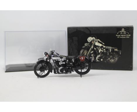 Minichamps - Brough Superior SS 100 - Diecast Models. Minichamps: A 1:18 Scale Model of a Brough Superior SS 100 T.E. Lawrenc