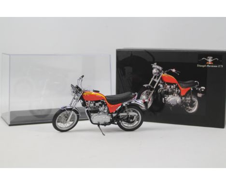 Minichamps - Triumph Hurricane X75 - Diecast Models. A Minichamps Classic Bike Series 1/12 scale model No. 43 Model No. 13360