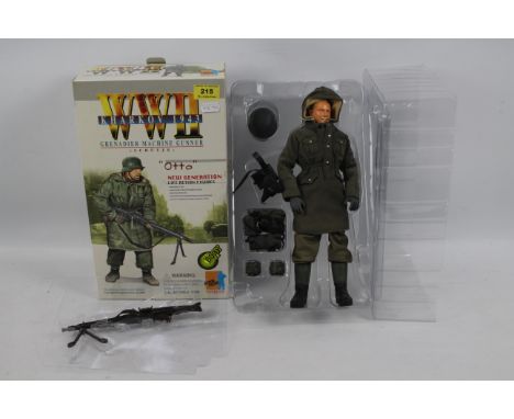 Dragon - A boxed Dragon #70010 1:6 scale WW2 Kharkov 1943 "Otto", Grenadier Machine Gunner (Schutze). The figure and accessor