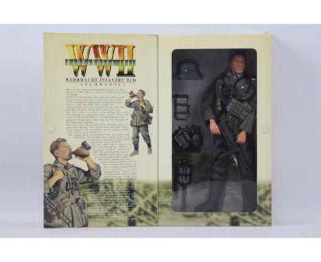 Dragon - A boxed Dragon #70002 1:6 scale WW2 Barbarossa 1941 "Hans" Wehrmacht Infantry NCO (Feldwebel) The figure and accesso