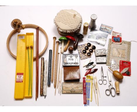 A LARGE COLLECTION OF ASSORTED SEWING AND NEEDLEWORK ACCESSORIES to include an embroidery hoop, a collection of knitting and 