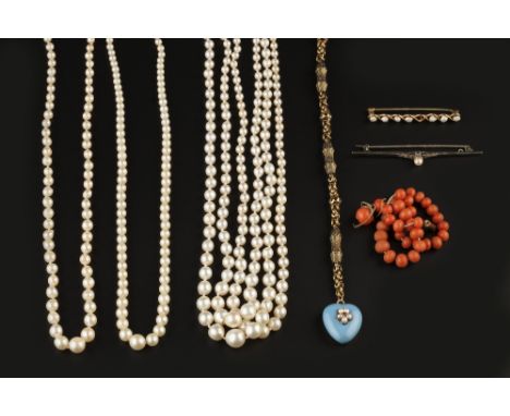 A SMALL COLLECTION OF JEWELLERY,  comprising a blue enamel, half pearl and gem set heart pendant, glazed verso, suspended fro