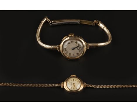 A LADY'S 9CT GOLD BRACELET WATCH BY AVIA, the circular signed dial with arrowhead markers and Arabic numerals, to a manual wi