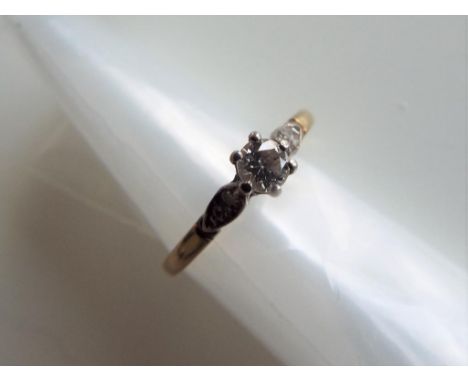 A lady's 18 carat yellow gold diamond soliaire ring, size K+1/2, approx weight 1.31 gm (all in) - Est £60 - £80