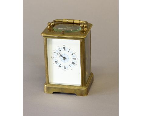 A 19TH CENTURY FRENCH BRASS CASED CARRIAGE CLOCK AND TRAVELLING CASE. With a rectangular white enamelled dial with Roman nume