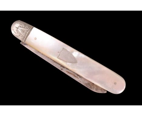 A George V mother-of-pearl handled silver fruit knife, one grip scale bearing an inset vacant shield cartouche, Allen &amp; D