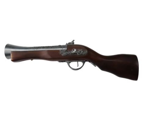 A large novelty blunderbuss pistol cigarette lighter, 46 cm