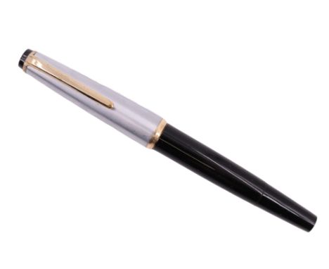 A vintage Mont Blanc No 32 S fountain pen with 14 K gold nib