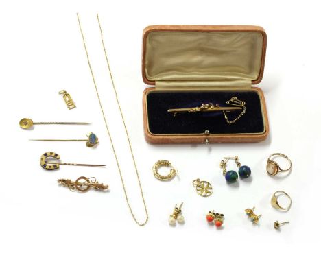 A quantity of jewellery, to include a gold Maltese cross pendant, tested as approximately 18ct gold, a 9ct gold ladies' signe