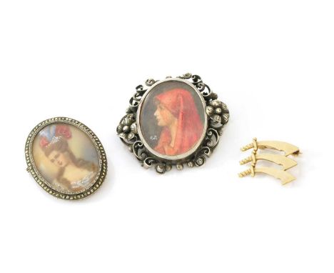 A 9ct gold Essex coat of arms brooch, in the form of three Saxon seaxes, or cutlasses, with pin and roller catch, London 1996