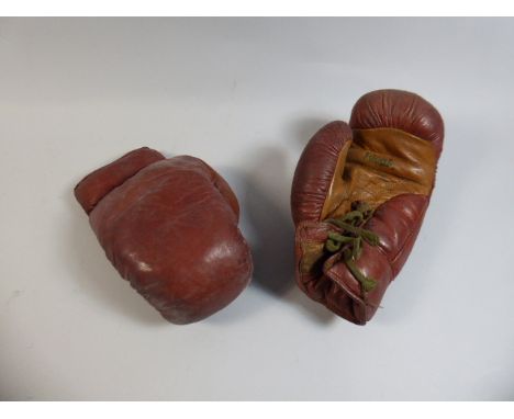 A Pair of Child's Ideal 6oz Boxing Gloves