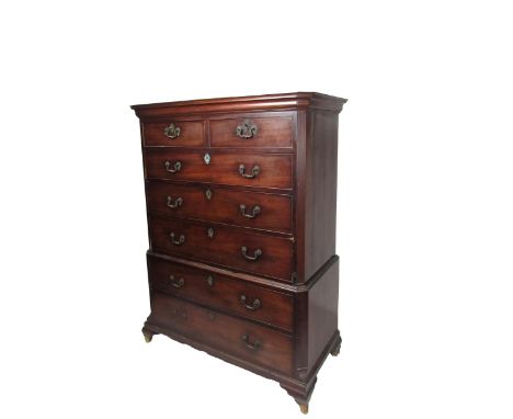 A fine quality Georgian period mahogany Chest on Chest of low proportions,&nbsp;the moulded cornice above a top section with 