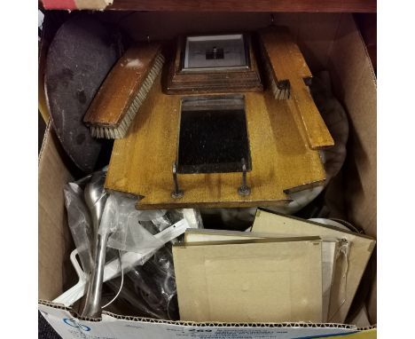 BOX LOT TO INCLUDE VINTAGE LIGHT SHADE