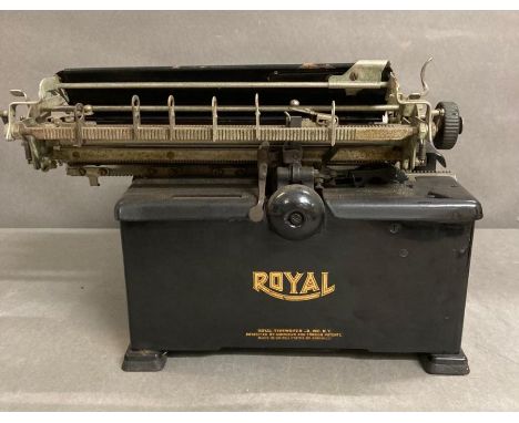 An antique Royal standard No5 typewriter 