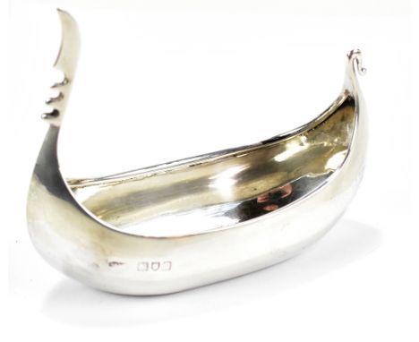 GOLDSMITHS &amp; SILVERSMITH CO LIMITED; an early 20th century hallmarked silver model gondola, stamped 'Goldsmiths company 1