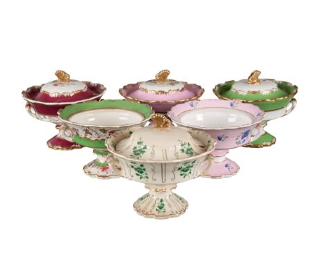 A GROUP OF SIX H & R DANIEL SHREWSBURY PATTERN CREAM BOWLS including bowls in pattern 4276, decorated with landscape panels, 