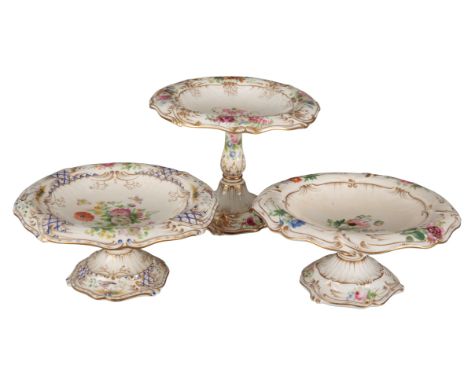A GROUP OF THREE H & R DANIEL CHELSEA SHAPE COMPORTS including a tall comport in pattern 8119, 19cm high, and two low comport
