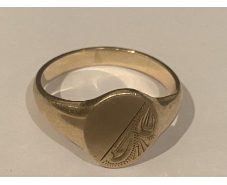 A 9 CARAT GOLD SIGNET RING 6.5 GRAMS 