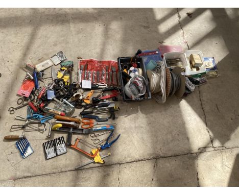 A LARGE COLLECTION OF TOOLS AND HARDWARE TO INCLUDE SAWS, SCISSORS, CABLE, HINGES, CHISELS, SCREW DRIVERS ETC 