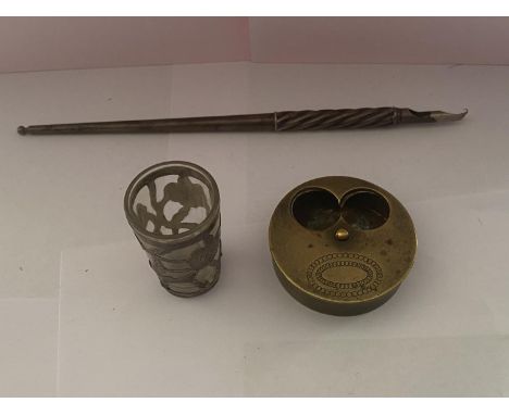 THREE ITEMS - A MISER'S BRASS SNUFF BOX, AN S MORDAN AND CO PEN AND A MINIATURE GLASS BEAKER WITH 925 SILVER DECORATION 