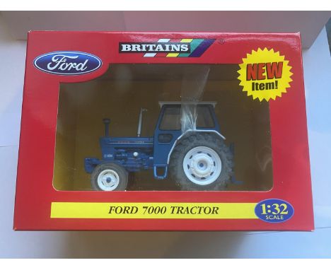 A BRITAINS FORD 7000 TRACTOR 1:32 SCALE NUMBER 42197 - IN MINT CONDITION AND BOXED 