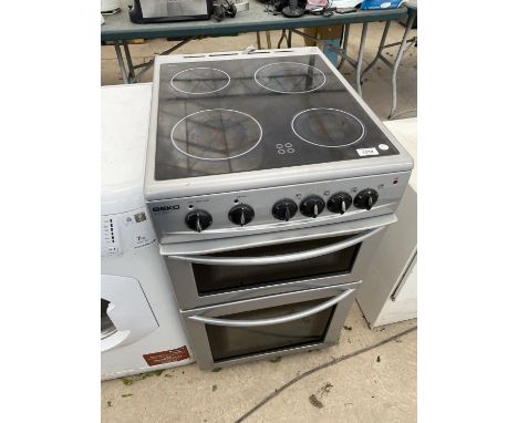 A BEKO COOKER WITH A FOUR RING CERAMIC HOB, GRILL AND OVEN IN NEED OF LIGHT CLEAN 