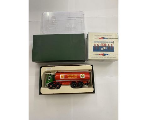 A LIMITED EDITION OF 2000 BOXED DIE CAST AEC MK V MAMMOTH MAJOR TANKER - SHELL MEX BP, REF NO. CC11502 