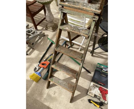 A SET OF VINTAGE STEP LADDERS AND GARDEN TOOLS - SAW, LOPPERS ETC 