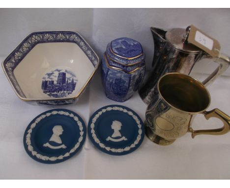 Pair of dark blue Wedgwood QE II celebration trinket plates, blue and white Ringtons fruit bowl and lidded biscuit casket, pl