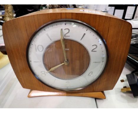 Smiths 8 day chiming mantel clock with key. Not available for in-house P&amp;P 